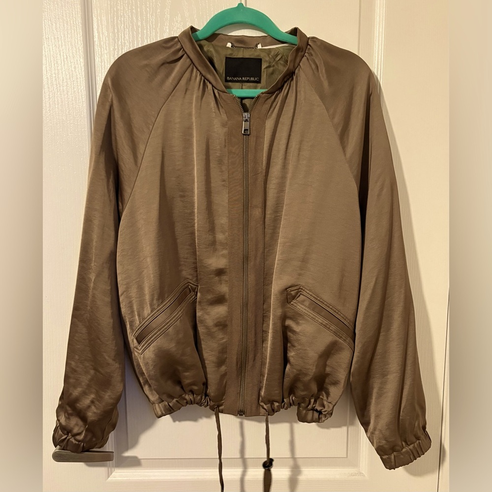 💚Banana Republic Satin/Rayon Woven Bomber style Jacket 💚 NWOT